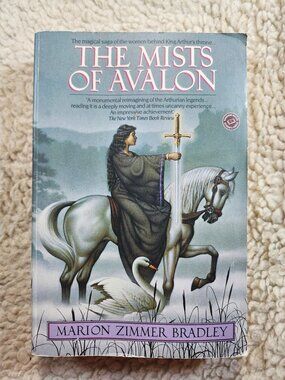 Marion Zimmer Bradley The Mists of Avalon Paperback Del Rey Ballantine Fantasy
